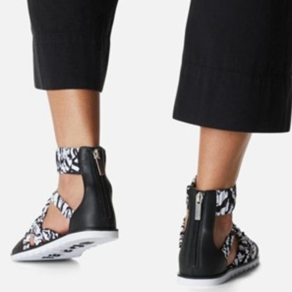 Sorel Ella II Ankle Strap Sandals Leather Flats White & Black Print Size 8.5 NEW - Picture 1 of 7